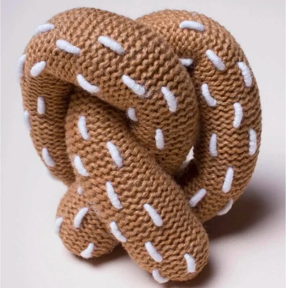 Estella NYC gift set: taxi blanket, pretzel and hot dog toys - Picture 10 of 11